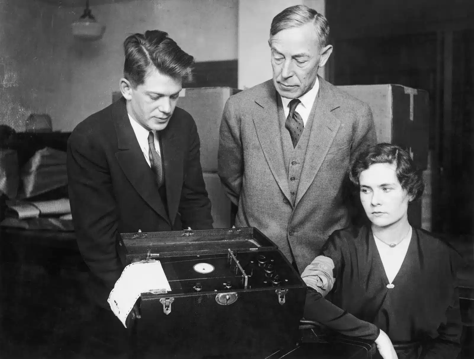 Leonarde Keeler (left) testing his polygraph machine on Marjorie Creighton in presence of August Vollmer during a trial in Chicago in 1932