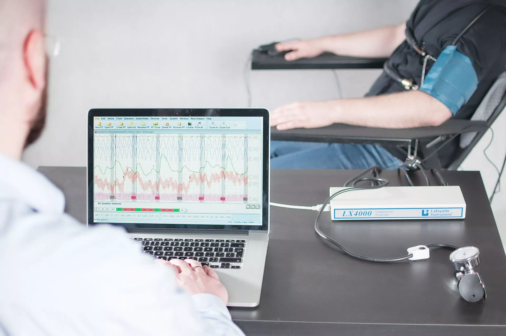 Professional polygraph examination in progress