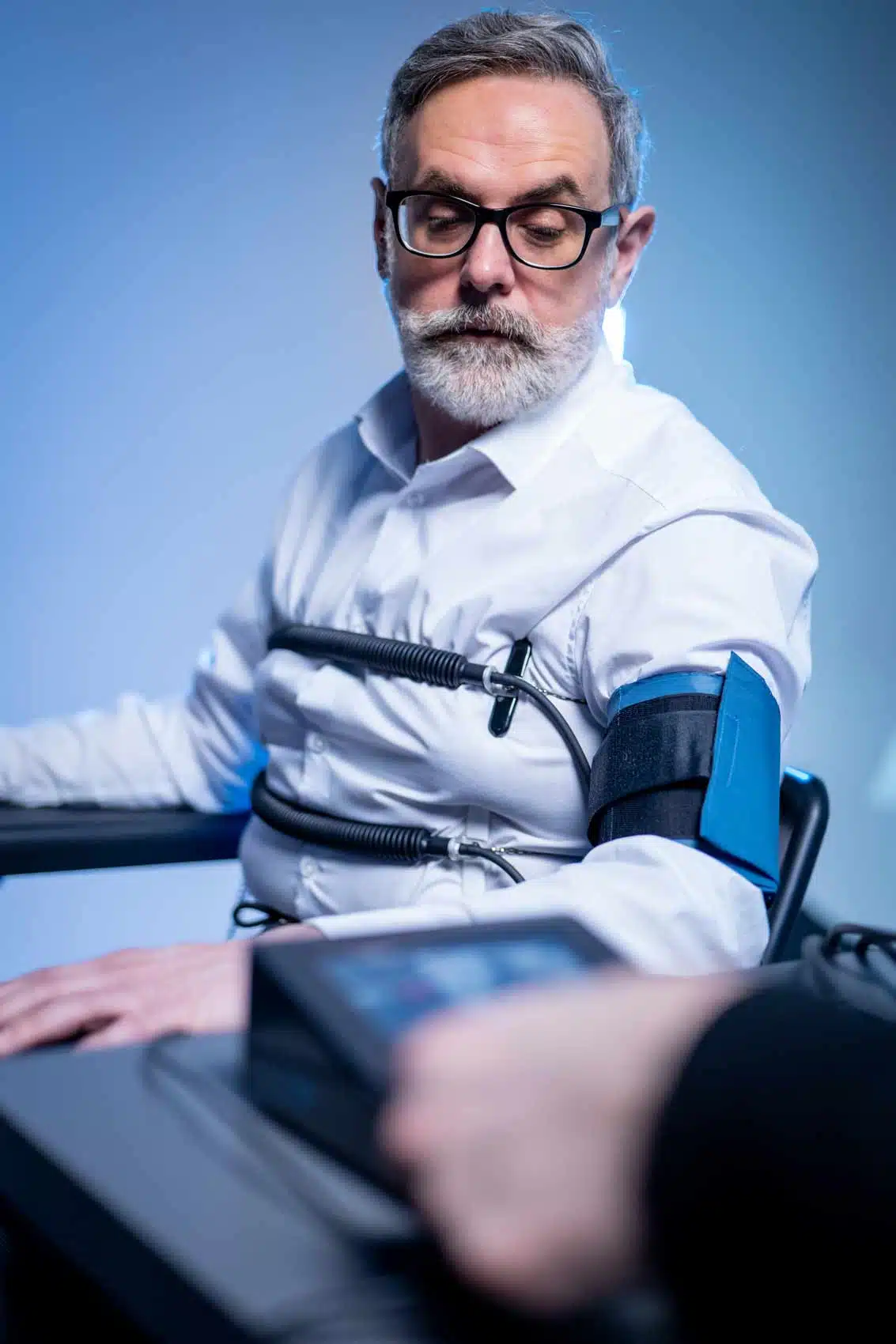 Polygraph examiner conducting a confidential lie detector test